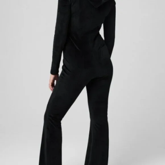 Fabletics Plush Rib Hooded Jumpsuit Womens Medium Short Black Cord Corduroy NWT - Picture 2 of 12